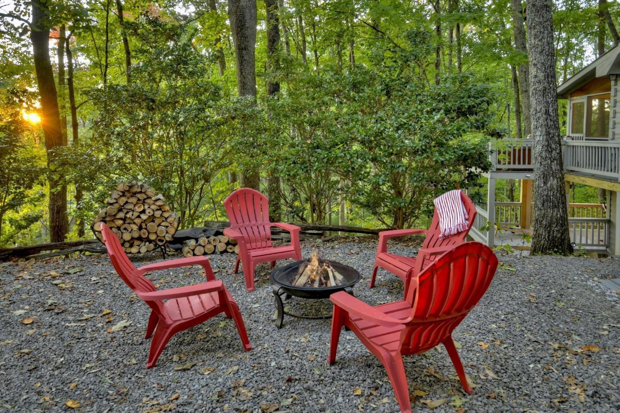 Hygge Haus Rustic Charm Cozy Beds And A Serene Location Ellijay Exterior photo