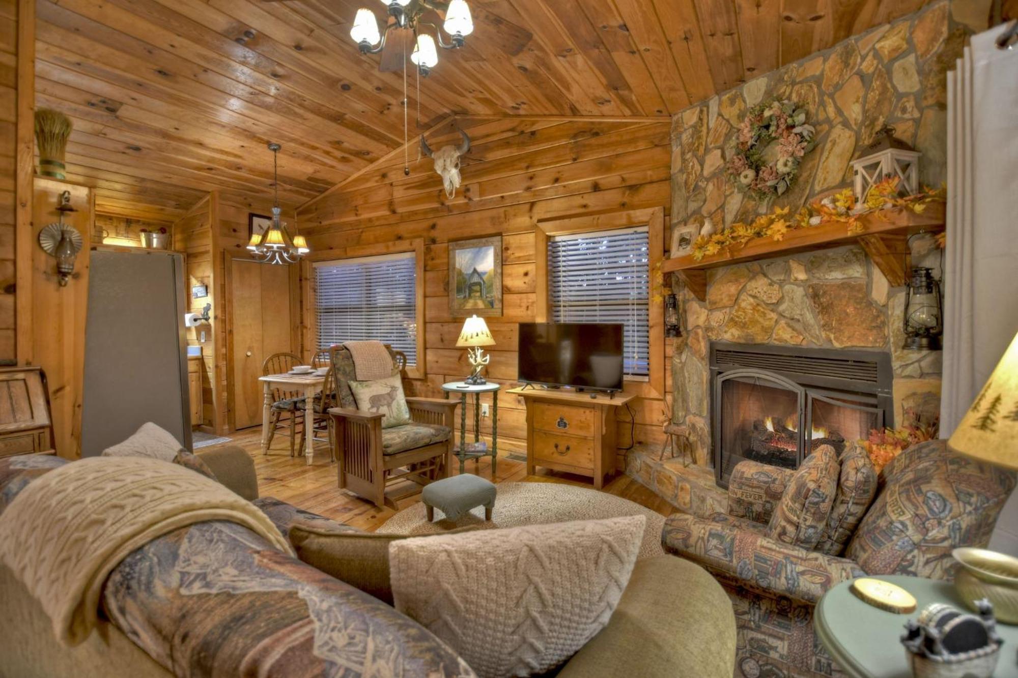 Hygge Haus Rustic Charm Cozy Beds And A Serene Location Ellijay Exterior photo