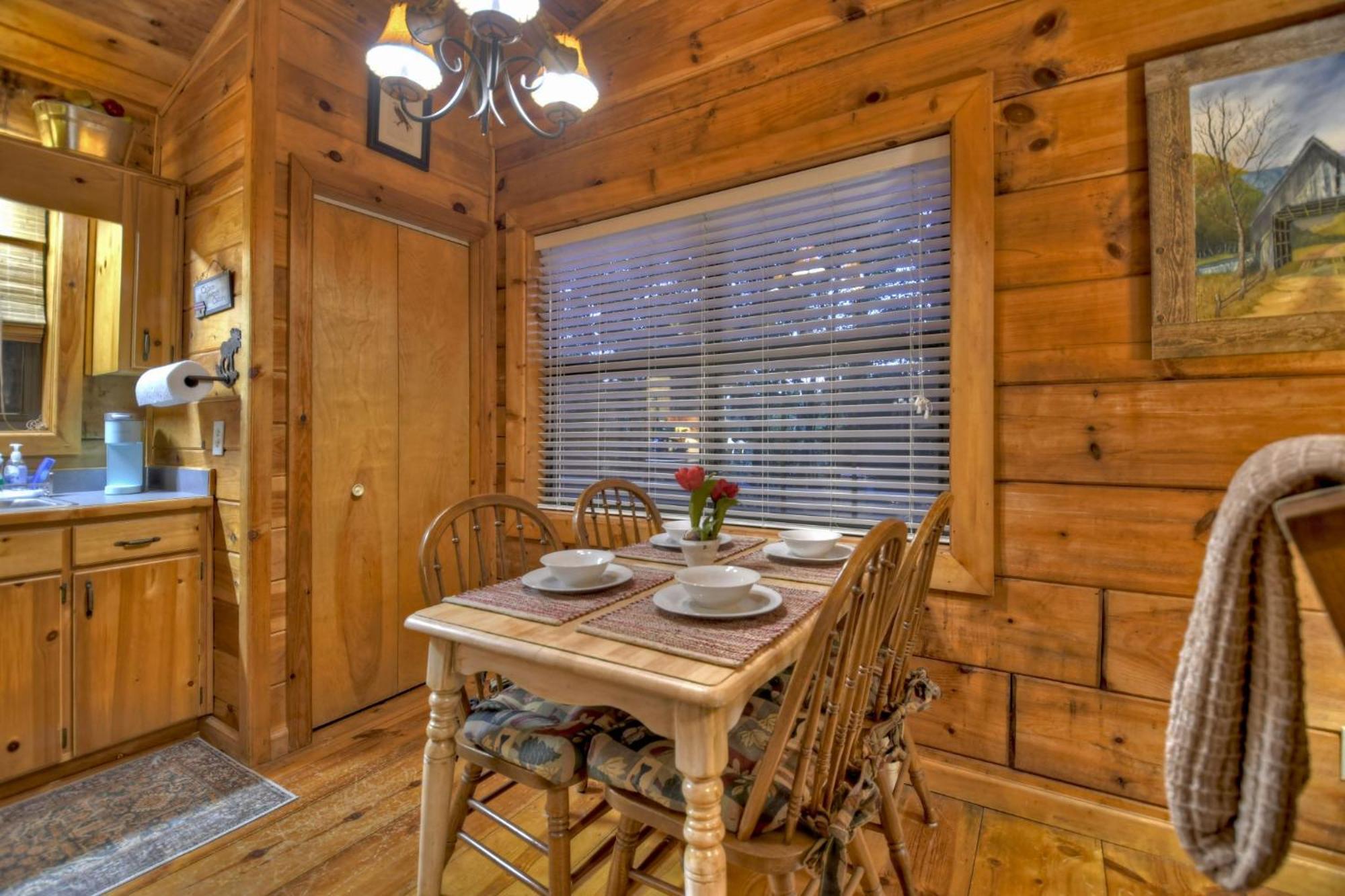 Hygge Haus Rustic Charm Cozy Beds And A Serene Location Ellijay Exterior photo